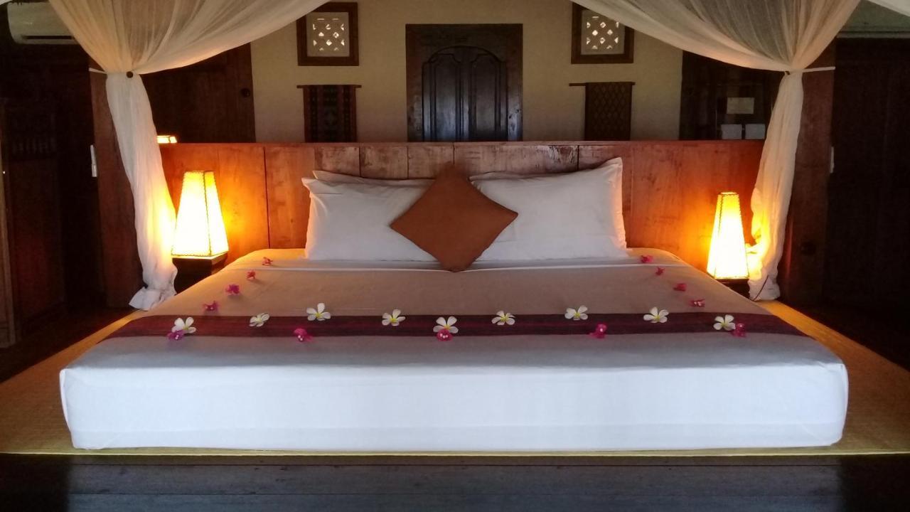 Desa Dunia Beda Resort Гили Траванган Экстерьер фото