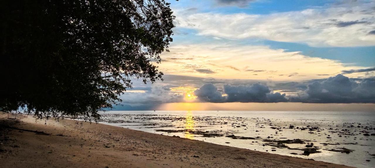 Desa Dunia Beda Resort Гили Траванган Экстерьер фото
