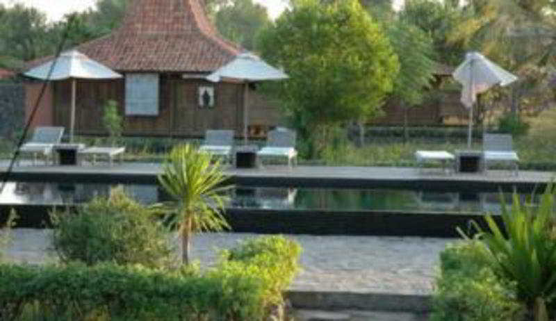 Desa Dunia Beda Resort Гили Траванган Экстерьер фото