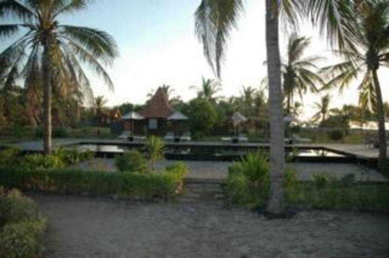 Desa Dunia Beda Resort Гили Траванган Экстерьер фото