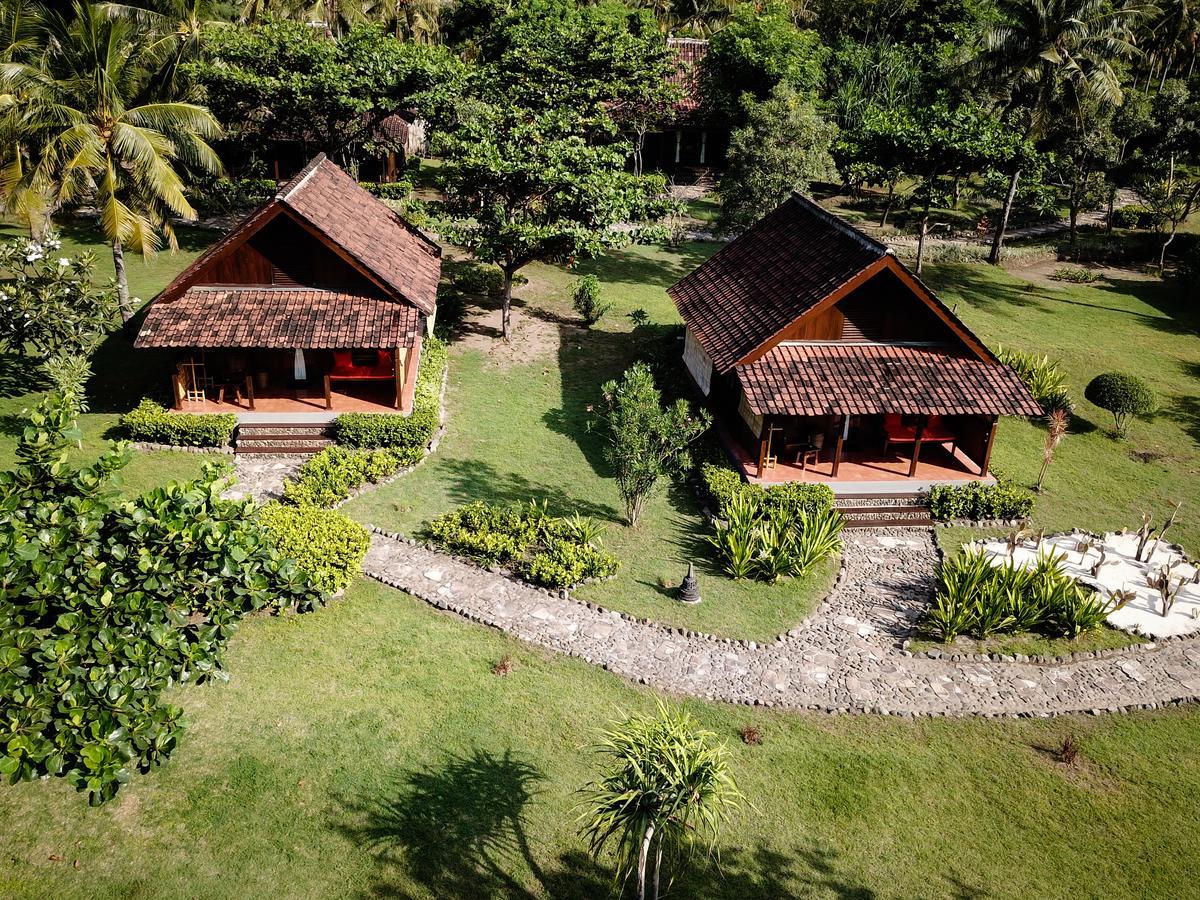 Desa Dunia Beda Resort Гили Траванган Экстерьер фото