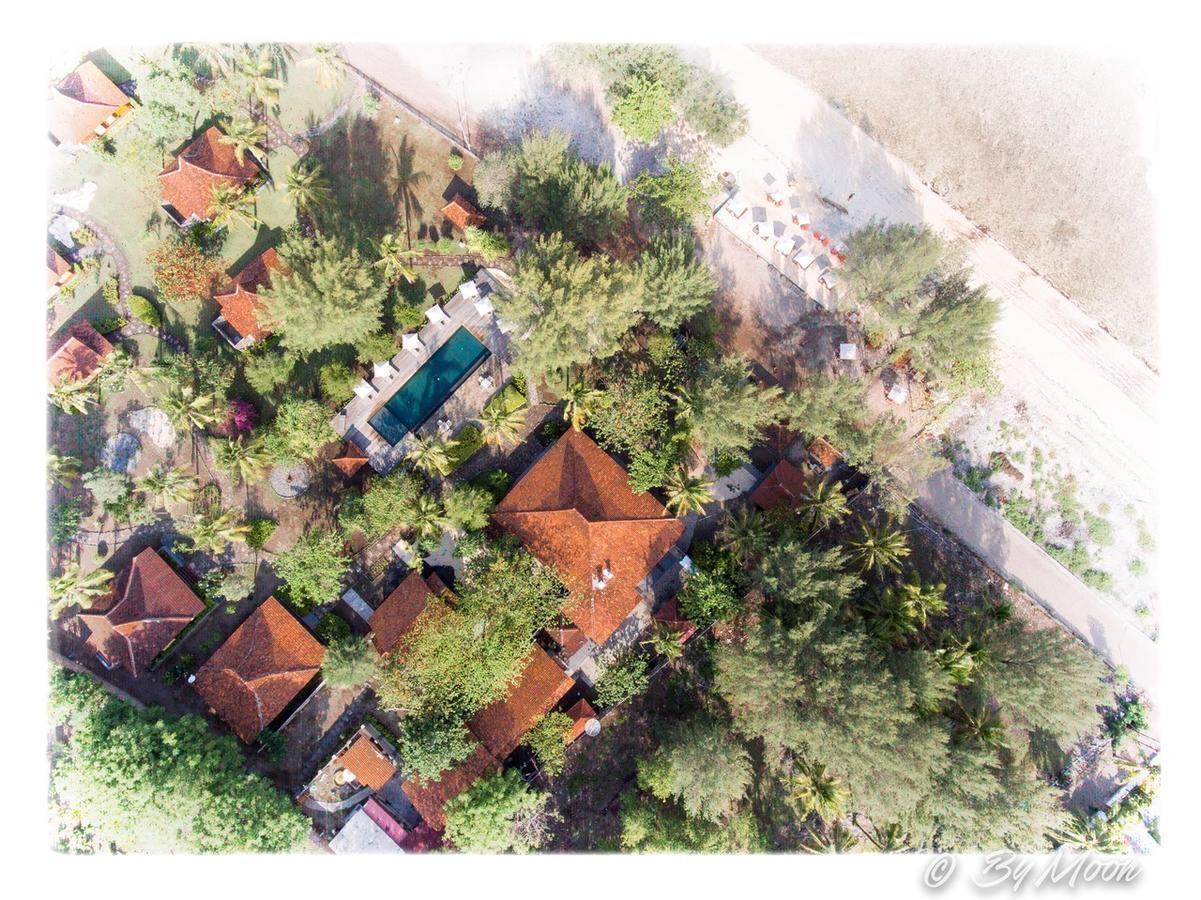 Desa Dunia Beda Resort Гили Траванган Экстерьер фото