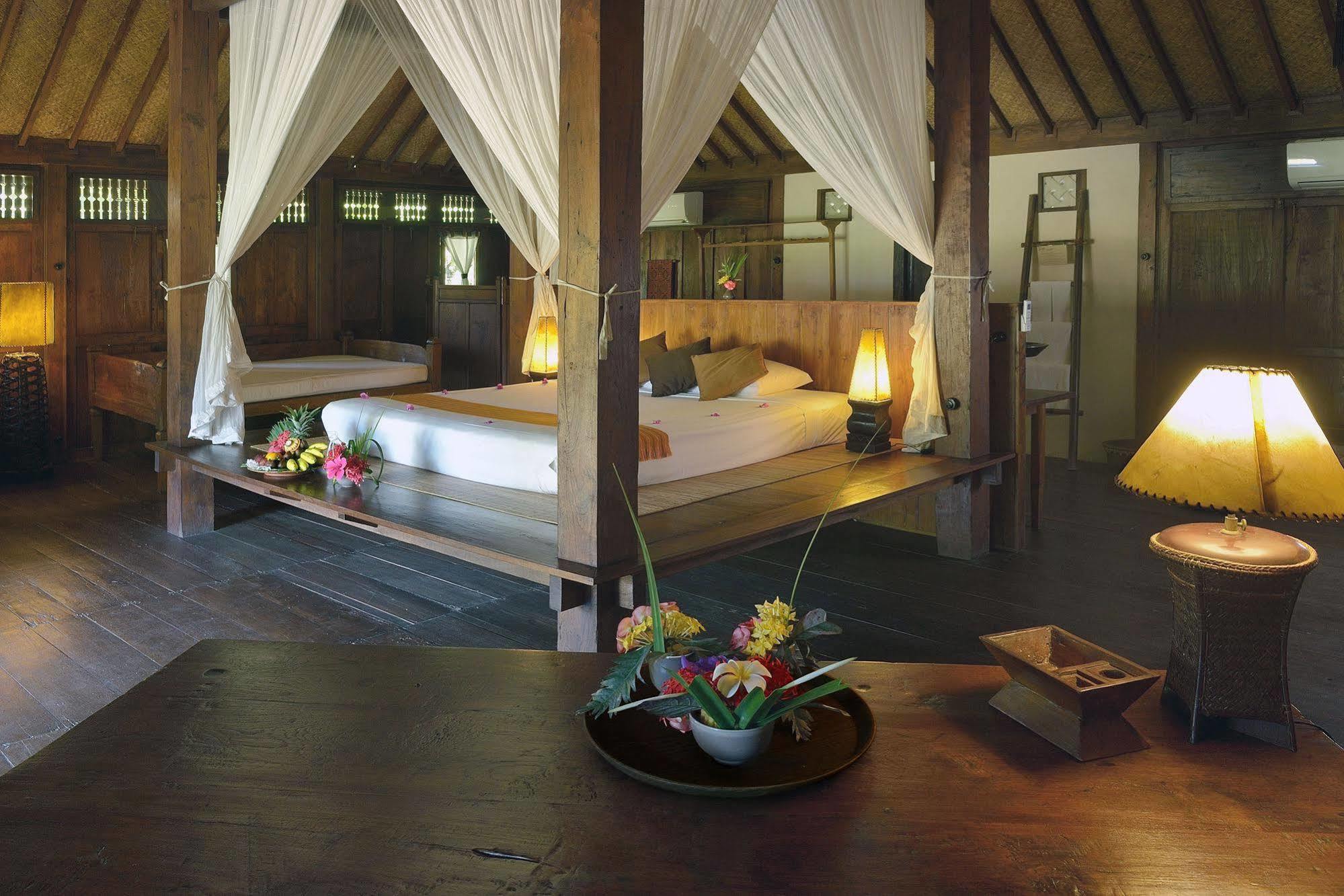 Desa Dunia Beda Resort Гили Траванган Экстерьер фото