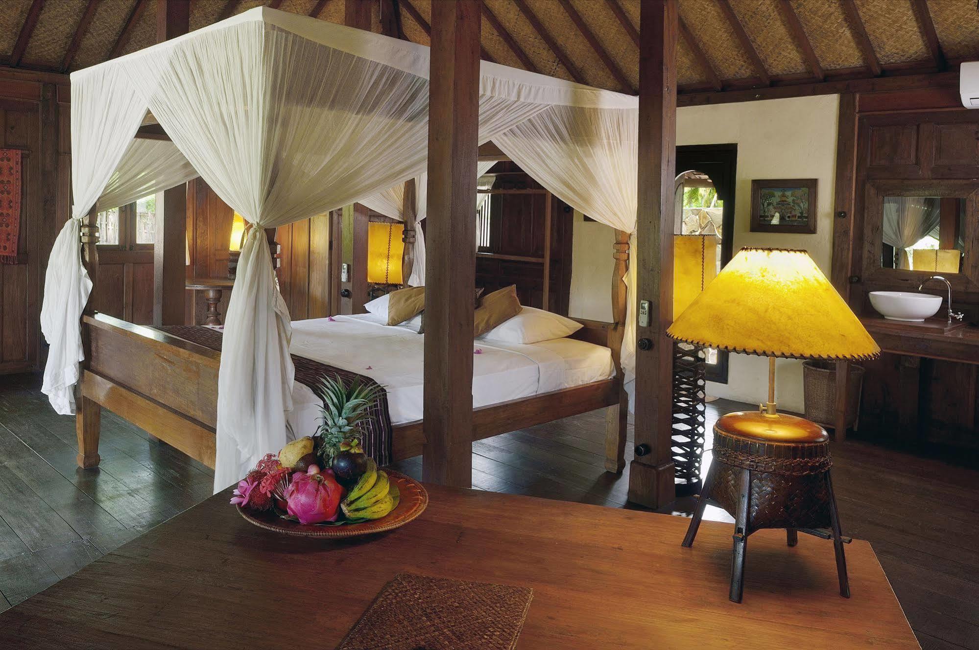 Desa Dunia Beda Resort Гили Траванган Экстерьер фото